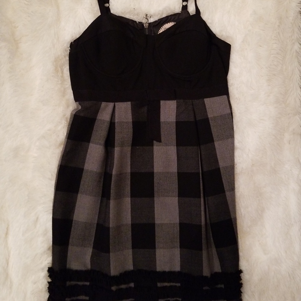 Clothes - Picture 3 of 3